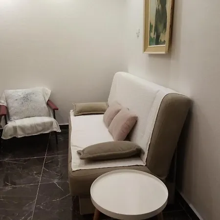 Spacious 3-Bedroom Apartment-Free Parking- Split * Split