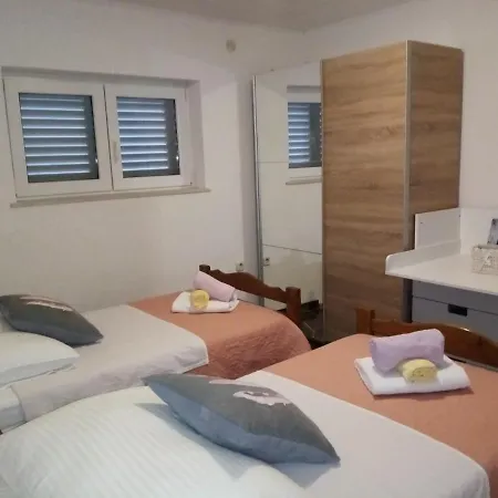 Spacious 3-Bedroom Apartment-Free Parking- Split Apartamento *