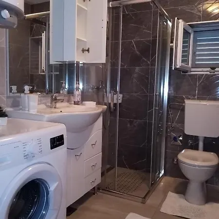 Spacious 3-Bedroom Apartment-Free Parking- Split Apartamento