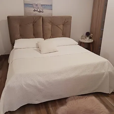 Spacious 3-bedroom Apartment-free Parking-